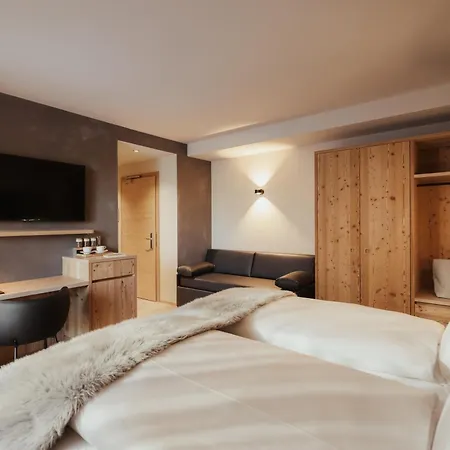 Tofana Cortina Otel
