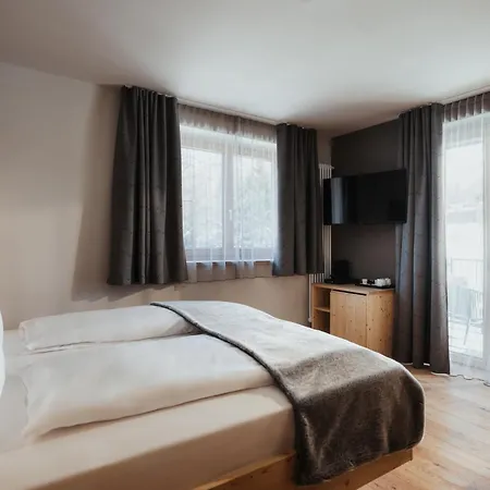 Tofana Cortina Otel